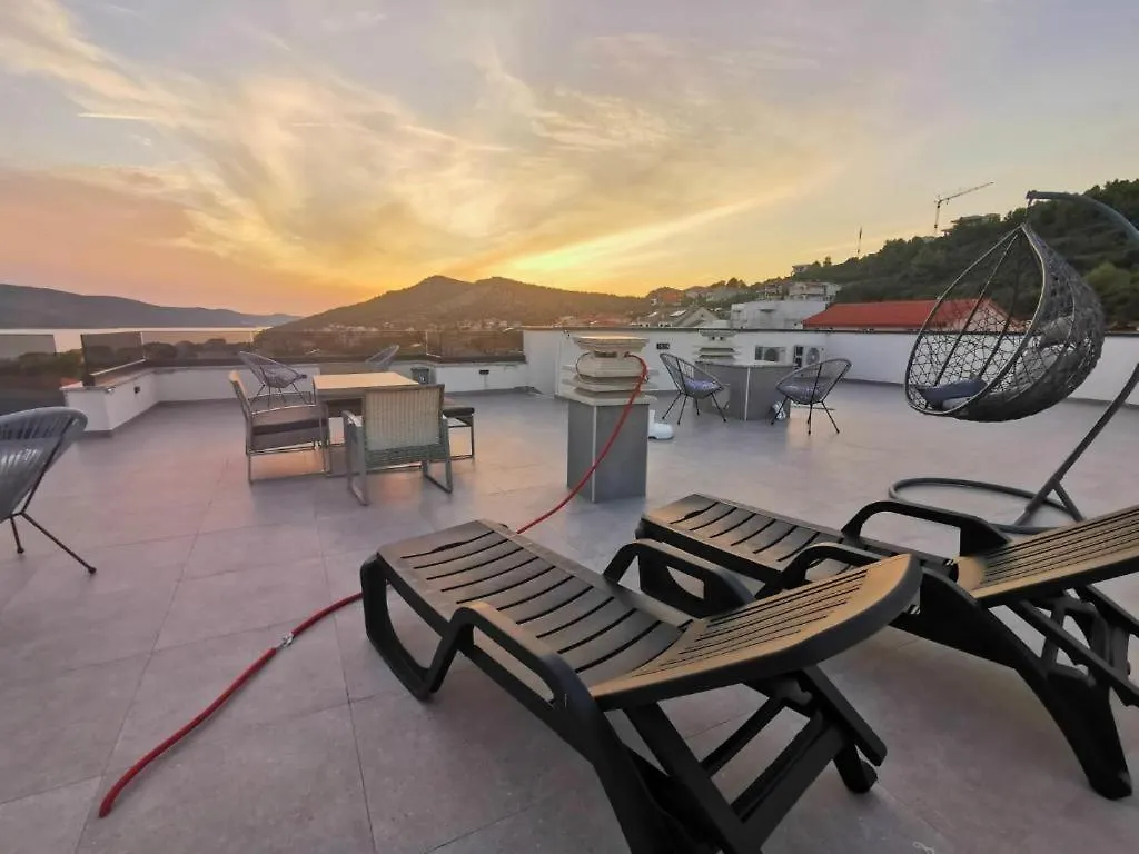 Apartments Adriana Seget Vranjica 0*,