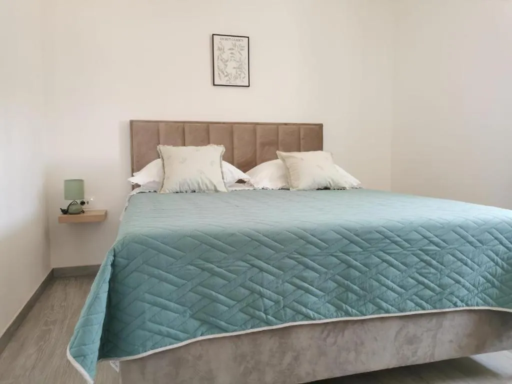 Apartments Adriana Seget Vranjica