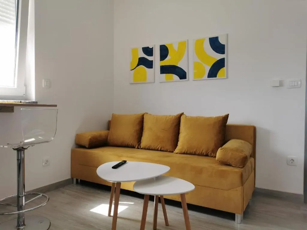 Apartments Adriana Seget Vranjica