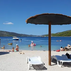 Apartment I & J Seric, Seget Vranjica