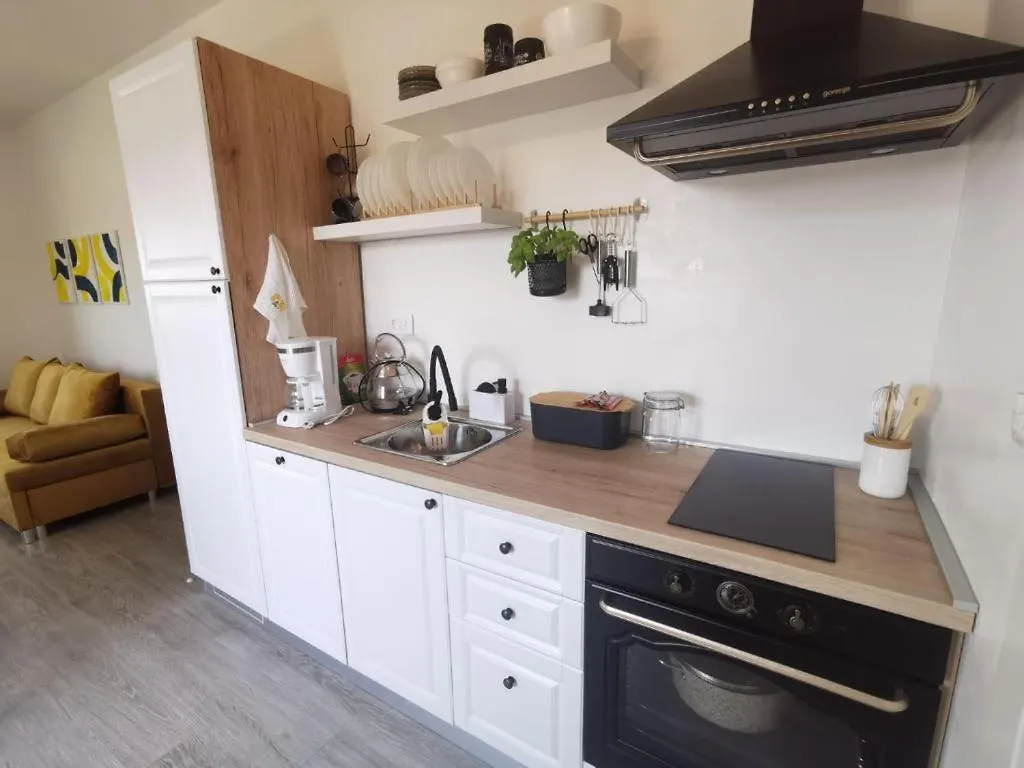Apartments Adriana Сегет-Враница 0*,